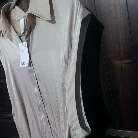 H&M Top - Picture 3 of 3